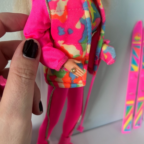 Ski Fun Barbie - Picture 6 of 6